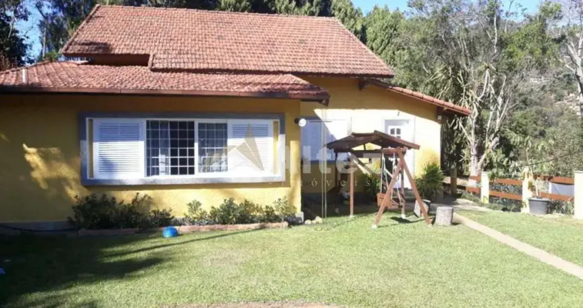 Casa 3 quartos (2 suítes) com quintal e recém reformada, golfe, teresópolis, rj