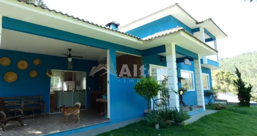 Casa 4 quartos (1 suíte master c/ varanda), condomínio com lazer, vargem grande, teresópolis.