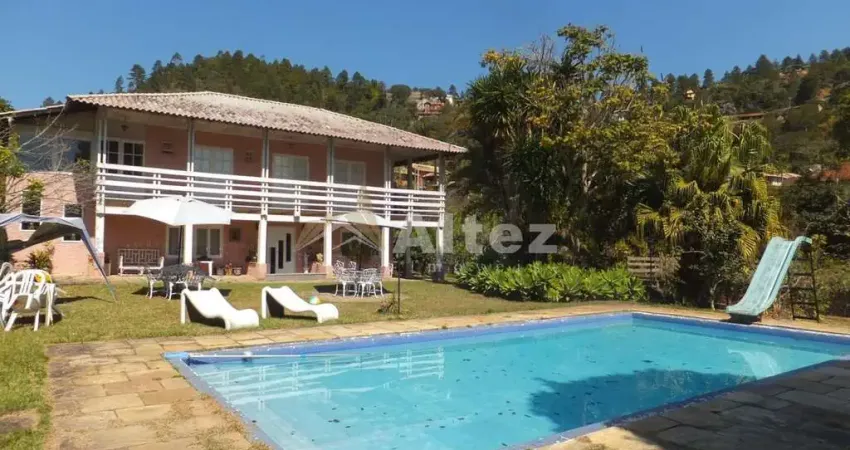 Casa 5 suítes, terreno c/ 2350 m2, quintal e jardim plano, piscina, sauna, albuquerque, teresópolis, rj