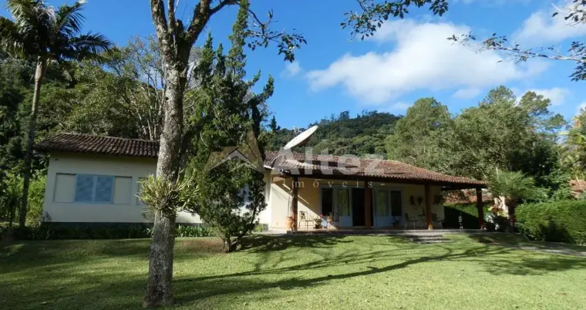 Chácara com 5980 m2, 3 casas, principal com 4 quartos, fazenda boa fé, teresópolis, rj