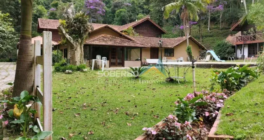 Sítio com 9 quartos sendo eles 7 Suítes, Piscina, Área Gourmet - Campanha, Teresópolis
