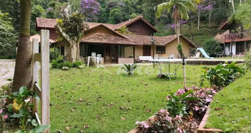 Sítio com 9 quartos sendo eles 7 suítes, piscina, área gourmet - campanha, teresópolis