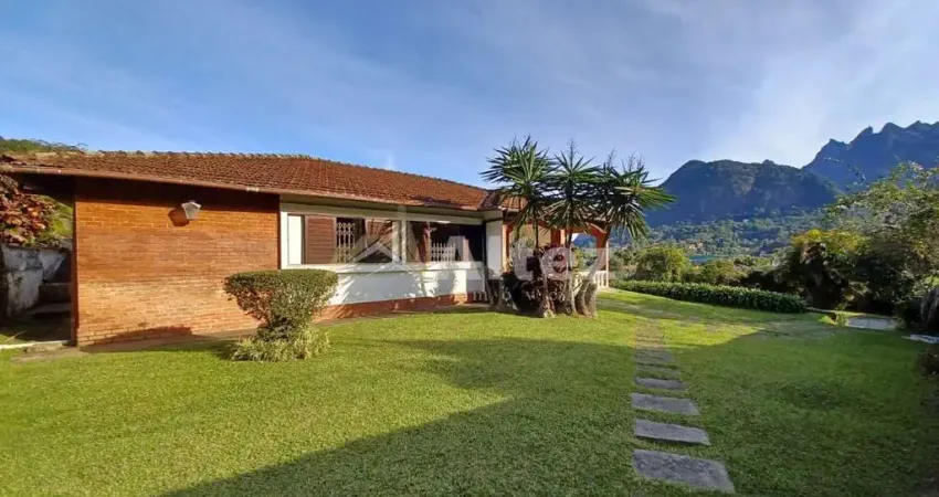 Casa Linear, 3 quartos +3 Anexos, Quintal, Piscina, Caxangá, Teresópolis