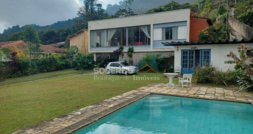 Casa com Quintal e Piscina, Terreno c/ 1210 m2, Carlos Guinle, Alto, Teresópolis