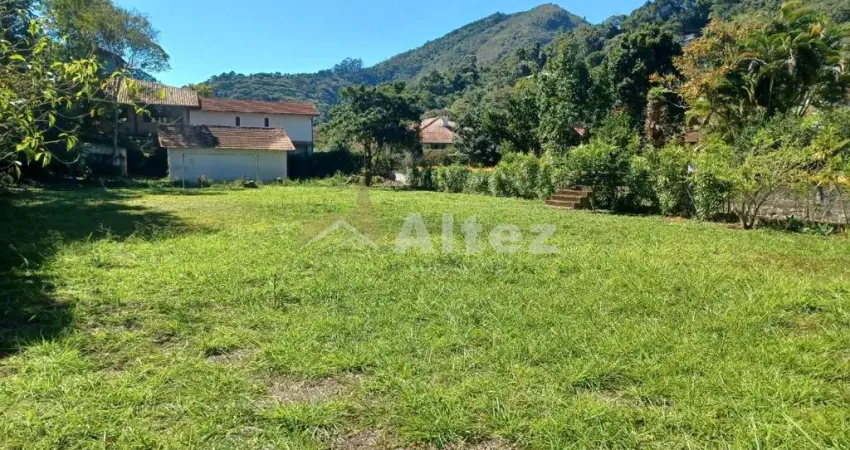 Terreno plano com 650 m2 em condomínio, green valley, albuquerque, teresópolis