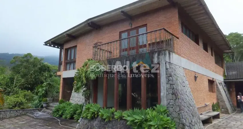 Casa 4 quartos, cachoeira privativa, casa de caseiro, 8.500m2 de natureza pura, teresópolis, rj