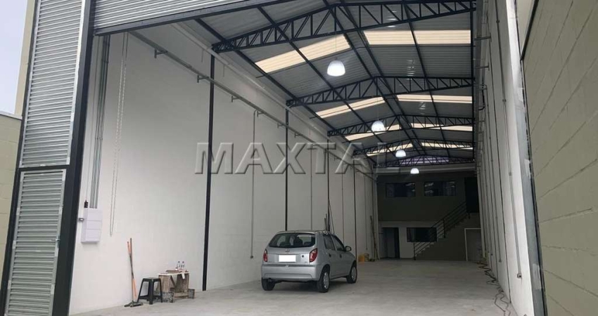 Excelente Galpão com 200m² de área livre na região da Casa Verde, altura de 6 metros, com 3 vagas.