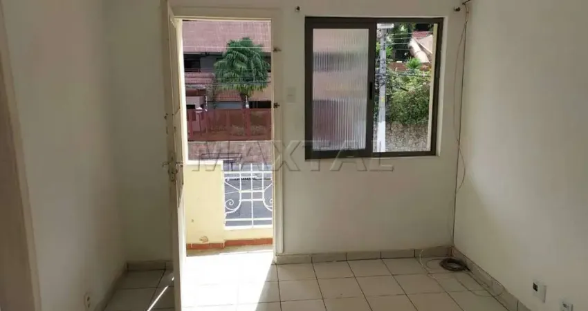 Casa em santana, com 60m², sala com varanda, cozinha, área de serviço e 1 vaga.