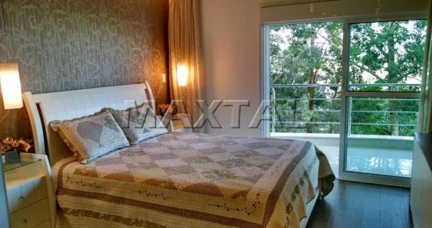 Casa 6 dormitórios, sendo 3 suítes, área gourmet, 16 vagas de garagem e 810m² na Região do Tremembe.