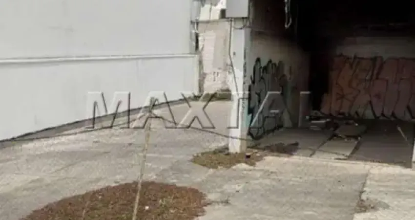 Terreno à venda com 670m² próximo ao metrô Tucuruvi, com documentação regularizada.