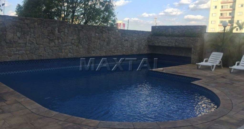 Apartamento à venda com 3 dormitórios, sendo 1 suíte, sacada e 2 vagas de garagem.