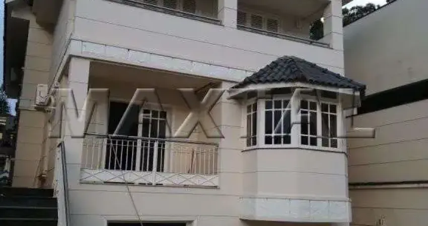 Sobrado  à venda de 900m², com 4 dormitórios, 2 salas e 6 vagas, no Tremembé.