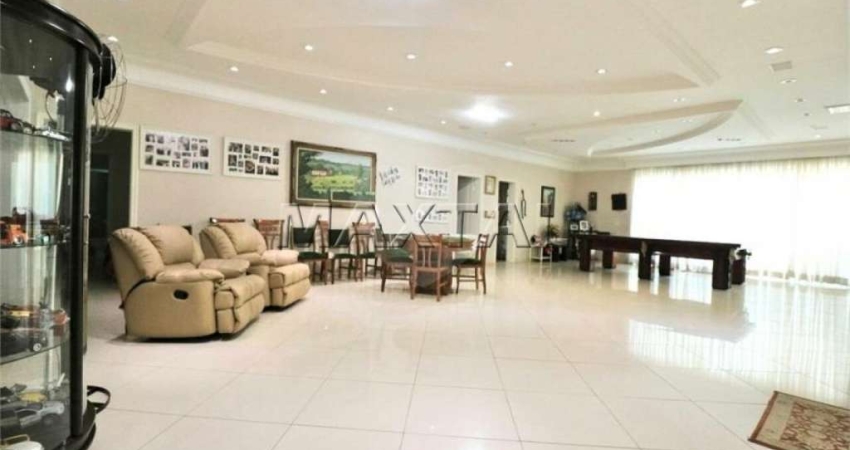 Casa de Alto Padrão no Tremembé, 1100m², 8 dormitórios, 8 suítes, 2 salas e  8 vagas.