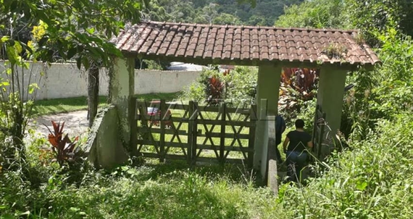 Sitio com 65.000 m² em Embu Guaçu, com 95% da mata natural preservada.