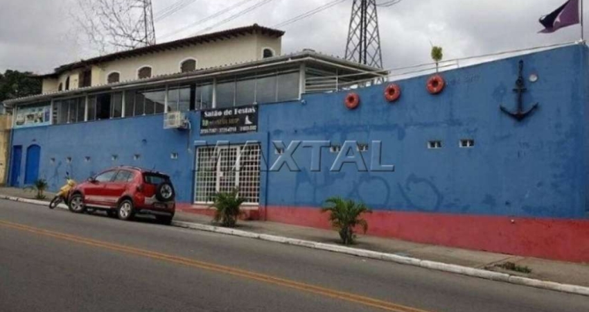 Prédio comercial com 340 m² na Avenida José Joaquim Seabra. Ideal para academia.