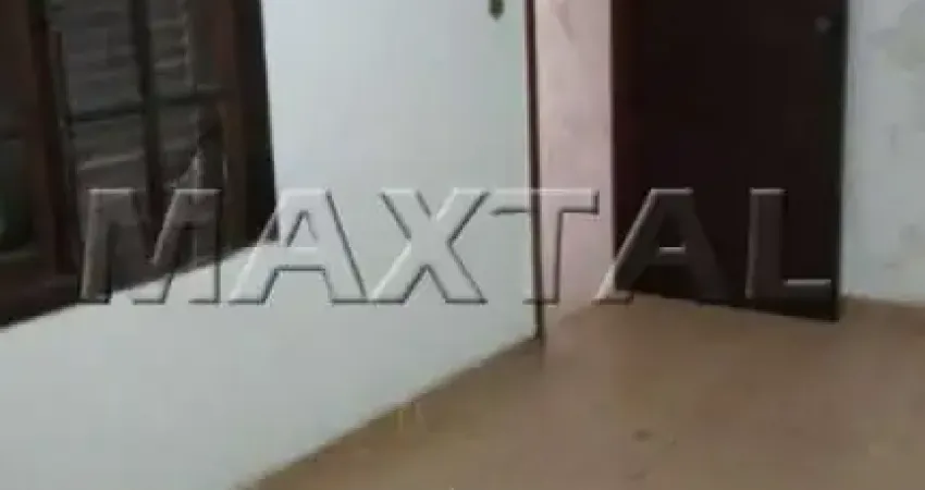 Sobrado em Santana, muito próximo à Av. Braz Leme, precisando de reforma e com vaga.