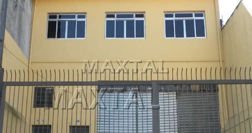 Galpão à venda na Avenida do Estado, de 500m². Com 3 vagas de garagem e 4 salas. Com renda.
