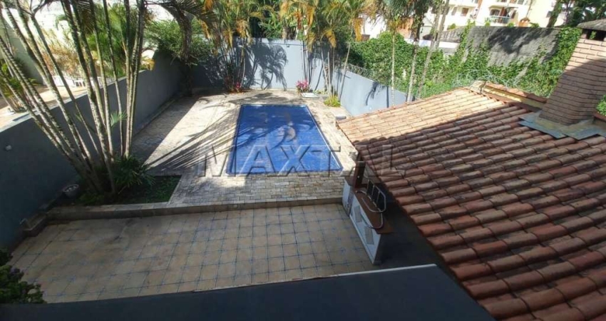 Casa Assobradada  com 350m²,  Piscina  3 Quartos  1 Suite de 4 a 5 vagas