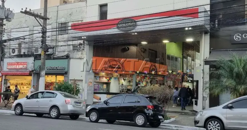 Loja na Galeria de Santana com 1 Vaga de Garagem, 3 Pavimentos e 2 Banheiros.