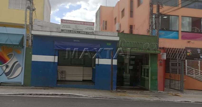 Prédio comercial com 2 lojas de rua à venda na Parada Pinto, com 8 salas e 3 banheiros.