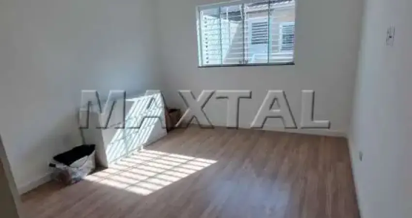 Sobrado com 84m², 2 dormitórios, 2 banheiros, 1 vaga e área de serviço. Em Santa Terezinha
