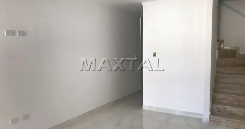 Sobrado à venda de 91m² em Santa Terezinha, com 3 dormitórios, ambas suítes e 1 vaga de garagem.