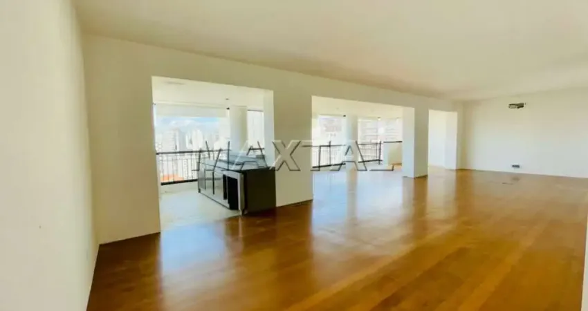 Apartamento na região do Sumaré, 215m² com 3 suítes, sala ampla e 4 vagas.