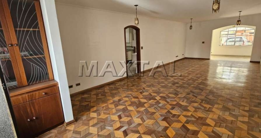 Casa de Vila à venda em Santana, com 263 m², 4 dormitórios, churrasqueira, quintal e 3 vagas.
