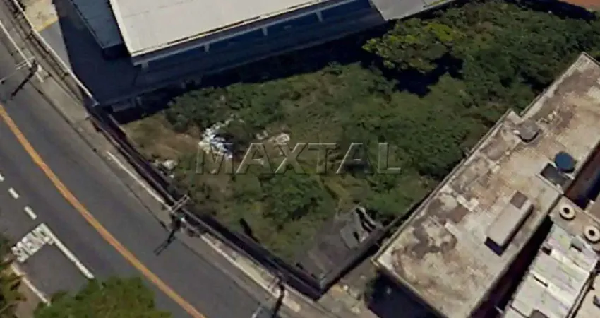 Terreno com 818m², á venda na zona norte e fica próximo da padaria Lareira.