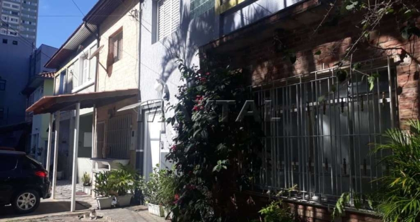 Casa de vila com 87m², com 03 dormitórios, 01 suíte, 01 sala ampla, cozinha, 03 banheiros e 01 vaga.