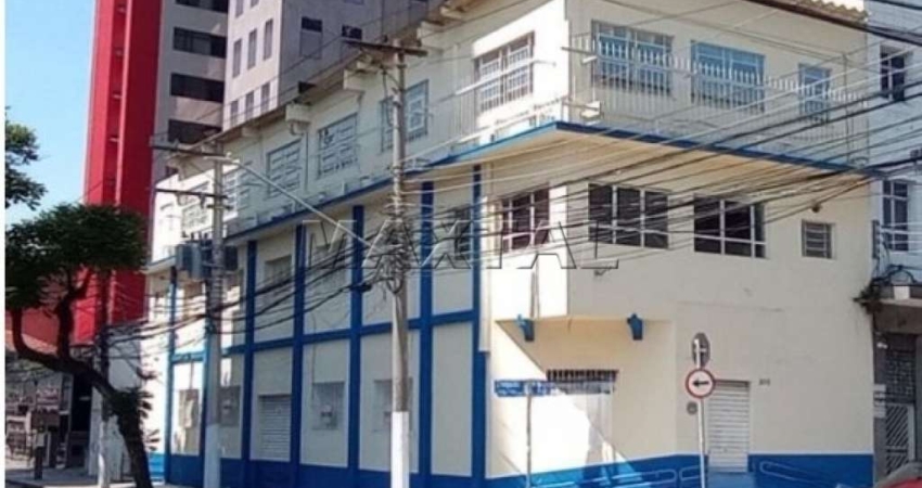 Prédio comercial de 612 m², divididos em 3  andares. Em ótima localização entre o Metrô Santana.