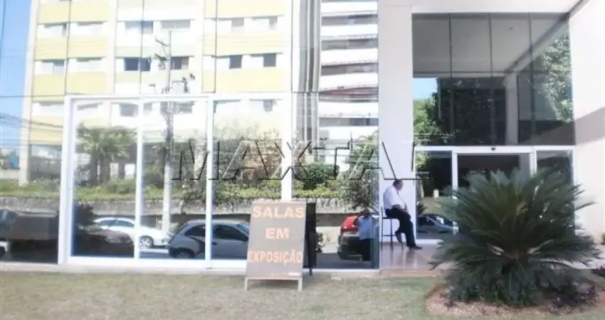 Sala comercial 32m² à venda em Santana, 2 minutos do metrô linha azul, 1 banheiro e 1 vaga.