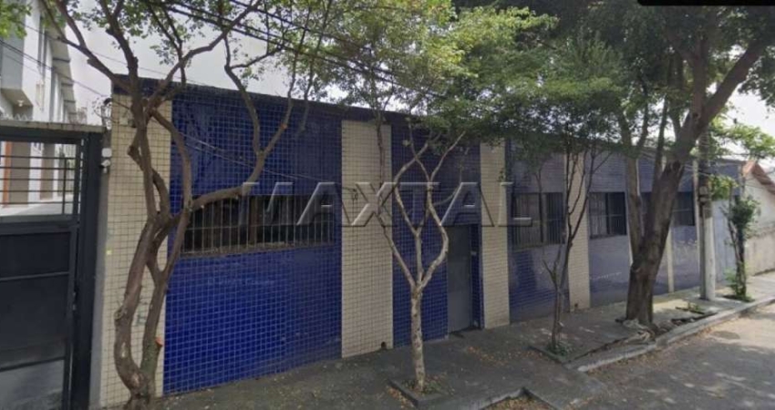 Galpão comercial para locação no Jardim São Paulo, de 1100m² de área útil, 4 salas e 5 vagas.