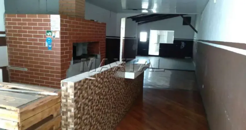 Salão comercial na Santa Teresinha, de 100m². Com 3 banheiros, para locação mais 2 dependencias