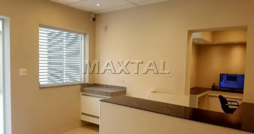Sobrado à venda em Santana com 150m², com 6 salas, 2 vagas, e 2 banheiros.