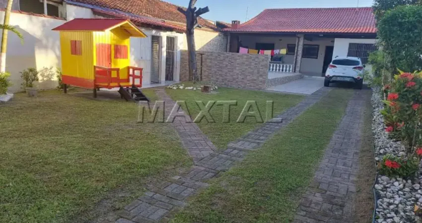 Casa de praia em mongaguá com 357 metros 2 dormitórios, 2 banheiros , 3 vagas