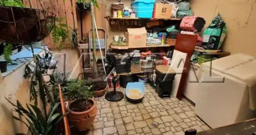 Apartamento com quintal, 100m², 3 dormitórios, sala, 1 vaga fixa, próximo do metrô Parada Inglesa.