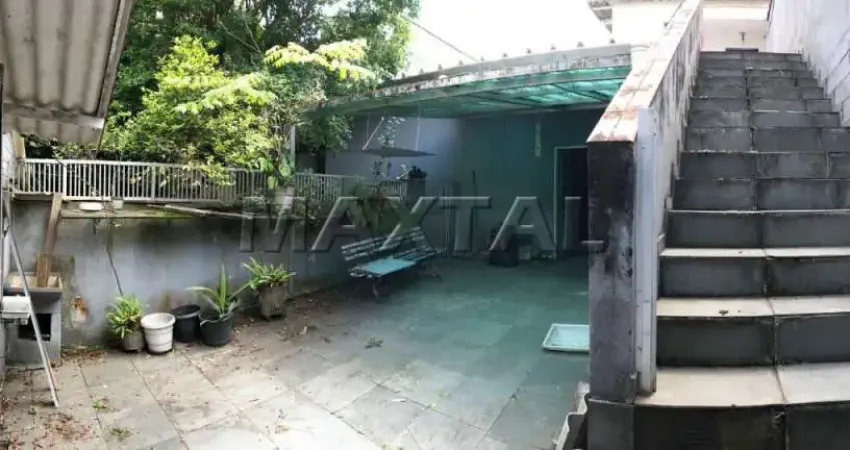Casa de vila à venda de 220m², no santa terezinha, com 2 quartos, cozinha, 2 banheiros.