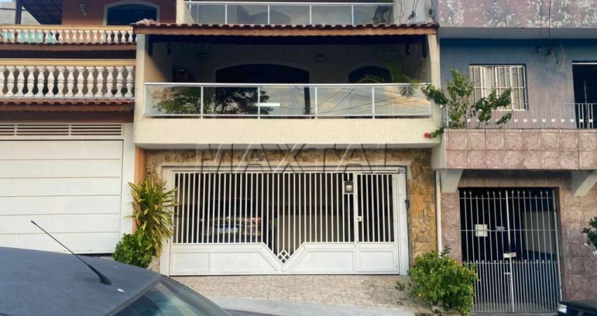Sobrado com 3 dormitórios, 2 banheiros, 2 vagas de  garagem, 135 metros, Vila Francos.
