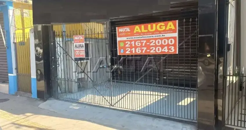 Loja para locação com salão amplo, copa cozinha, 2 banheiros e 2 vagas na Avenida Parada Pinto.