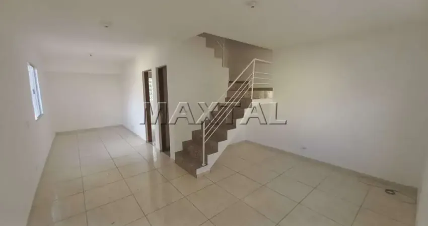 Sobrado ensolarado com 80m², 3 dormitórios, 1 suíte, sala ampla, 3 banheiros e 1 vaga