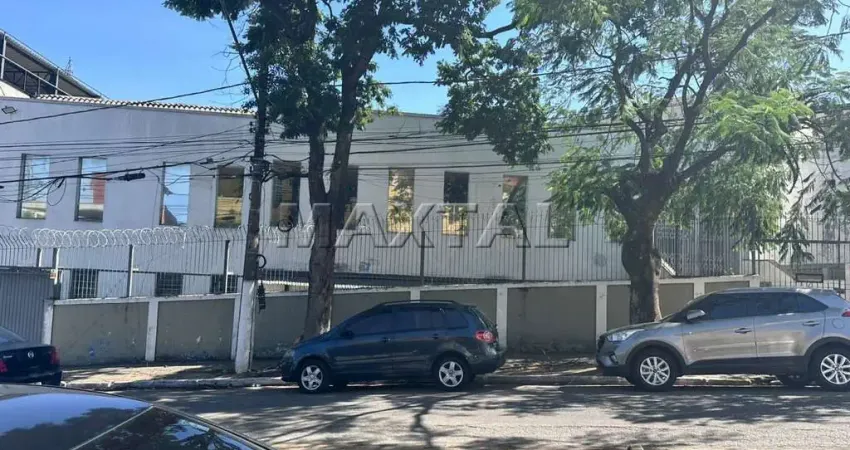 Aluga-se galpão no bairro do Limão com 1400 metros, mais escritórios, recepção e vestuários.