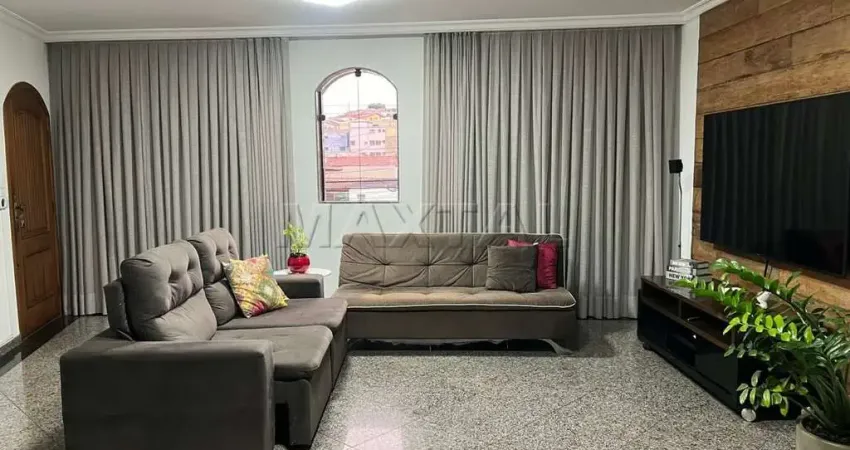 Sobrado à venda de 258m², com 03 suítes e 04 vagas e 5 banheiros, na vila nivi.