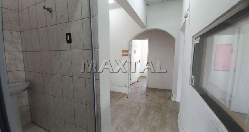 Conjunto comercial em Santana, 80m² com 6 salas, copa, cozinha e 2 banheiros.