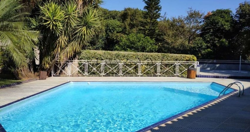 Casa à venda em condomínio fazenda em Monte Alegre do Sul,  de 400m² área útil, piscina e 4 suítes.