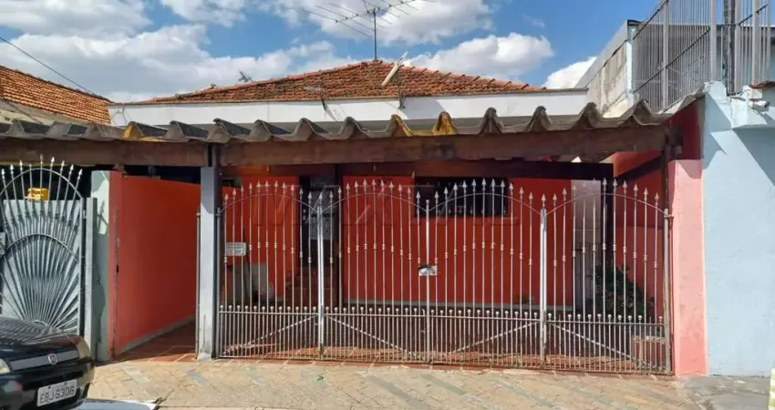 Casa térrea com 2 dormitórios, lavanderia e 02 vagas, na santa teresinha.