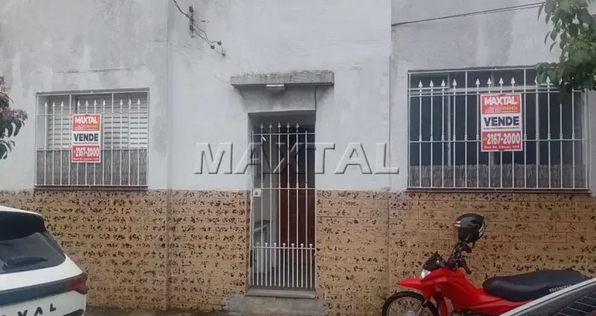 Casa térrea em Santana, com 2 dormitórios, sala, cozinha, banheiro, lavanderia e quintal.