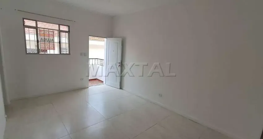 Casa comercial ou residencial, com 3 dormitórios, sala ampla, cozinha, área de serviço.