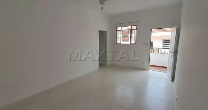 Casa comercial ou residencial, com 3 dormitórios, sala ampla, cozinha, área de serviço.