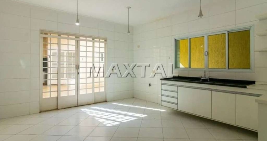 Casa na Região de Santa Teresinha com 245m², com 3 dormitórios, 3 banheiros e 5 vagas.